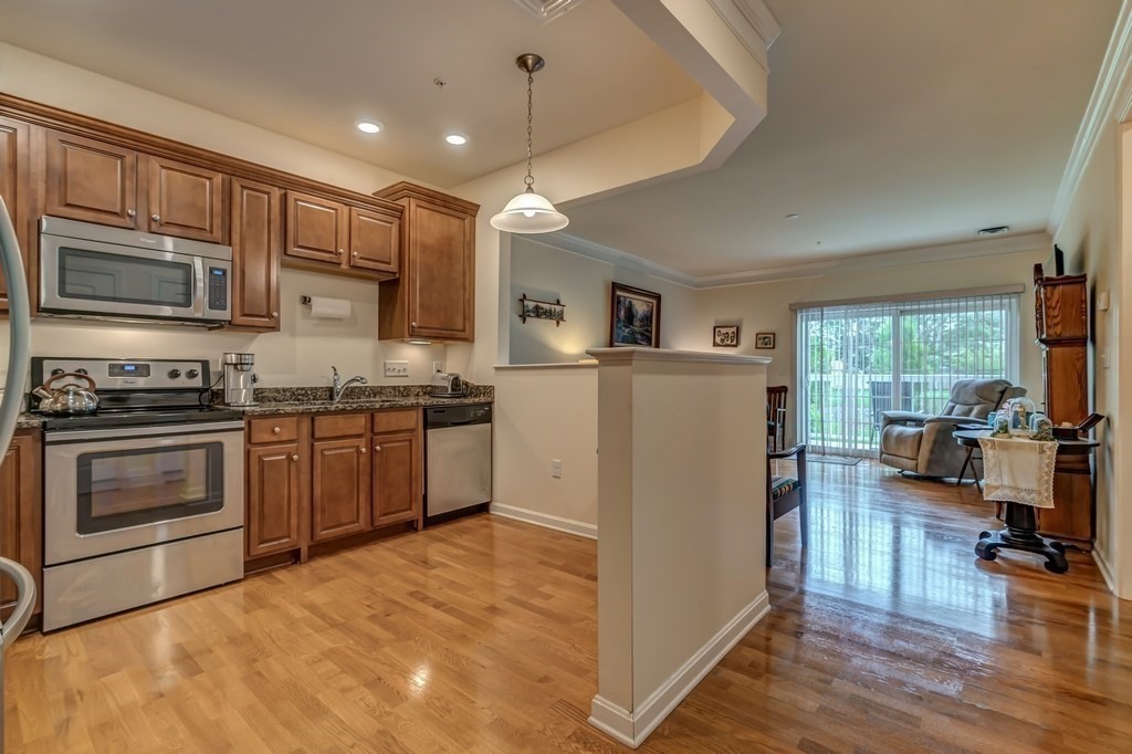 36 Augustus Court, Unit 1012 Reading, MA 01867 - Photo 5 of 28
