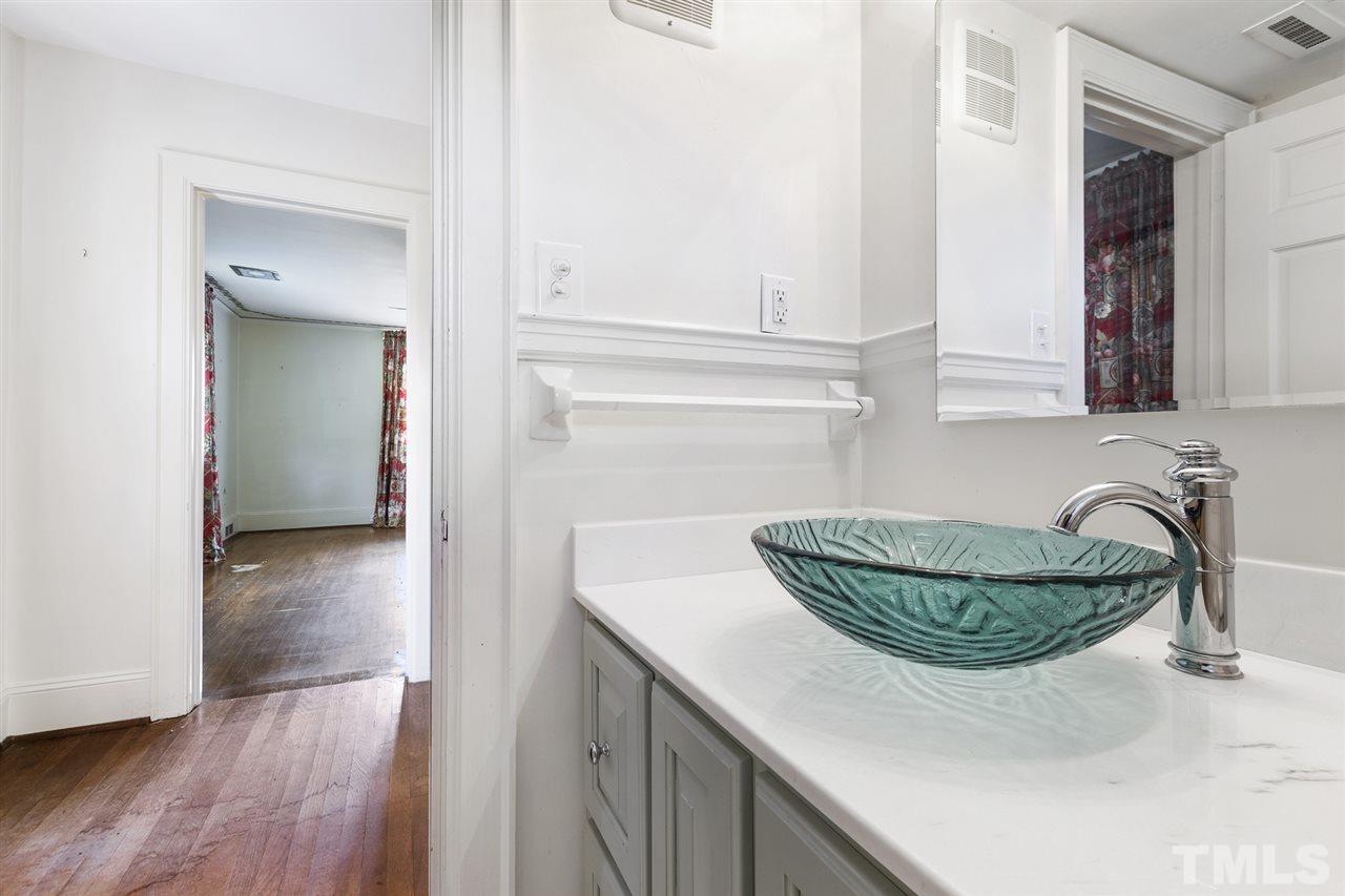 2331 Byrd Street Raleigh, NC 27608 - Photo 12 of 30