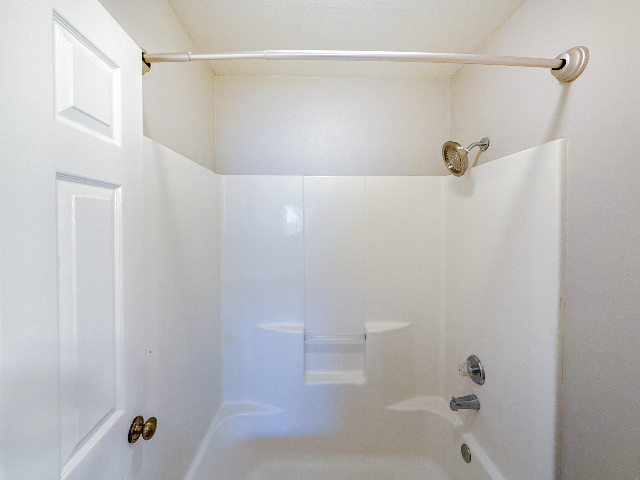 43840 Bobby Jones Drive, Unit 24 Lancaster, CA 93536 - Photo 18 of 29 a bathroom with a shower