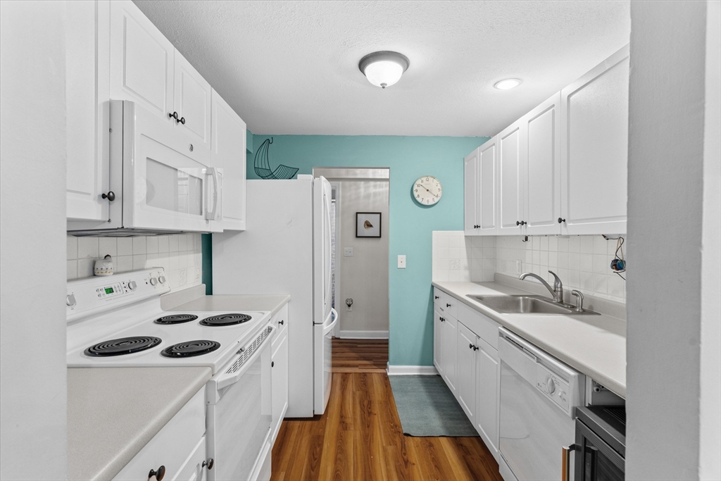 25 Clark's Road, Unit 204 Amesbury, MA 01913 - Photo 10 of 15 Gallery Image 10