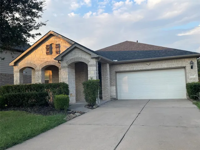 $2,450 | 4507 Montcliff Bend Lane, Sugar Land, TX 77479