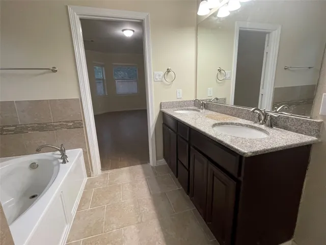 $2,450 | 4507 Montcliff Bend Lane, Sugar Land, TX 77479