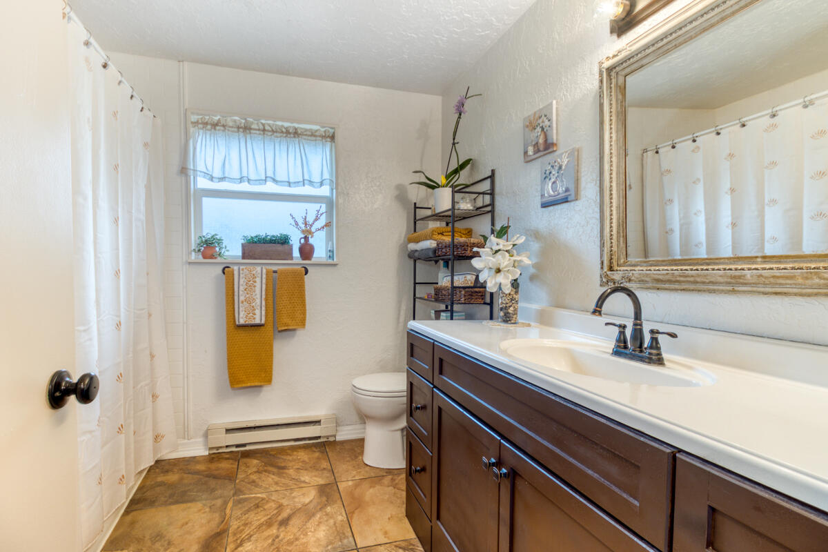 566 Northwest Mc Donald Road Prineville, OR 97754 - Photo 14 of 41 a bathroom with a sink toilet and shower