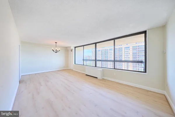 $2,400 | 3705 South George Mason Drive, Unit 2102S, Falls Church, VA 22041
