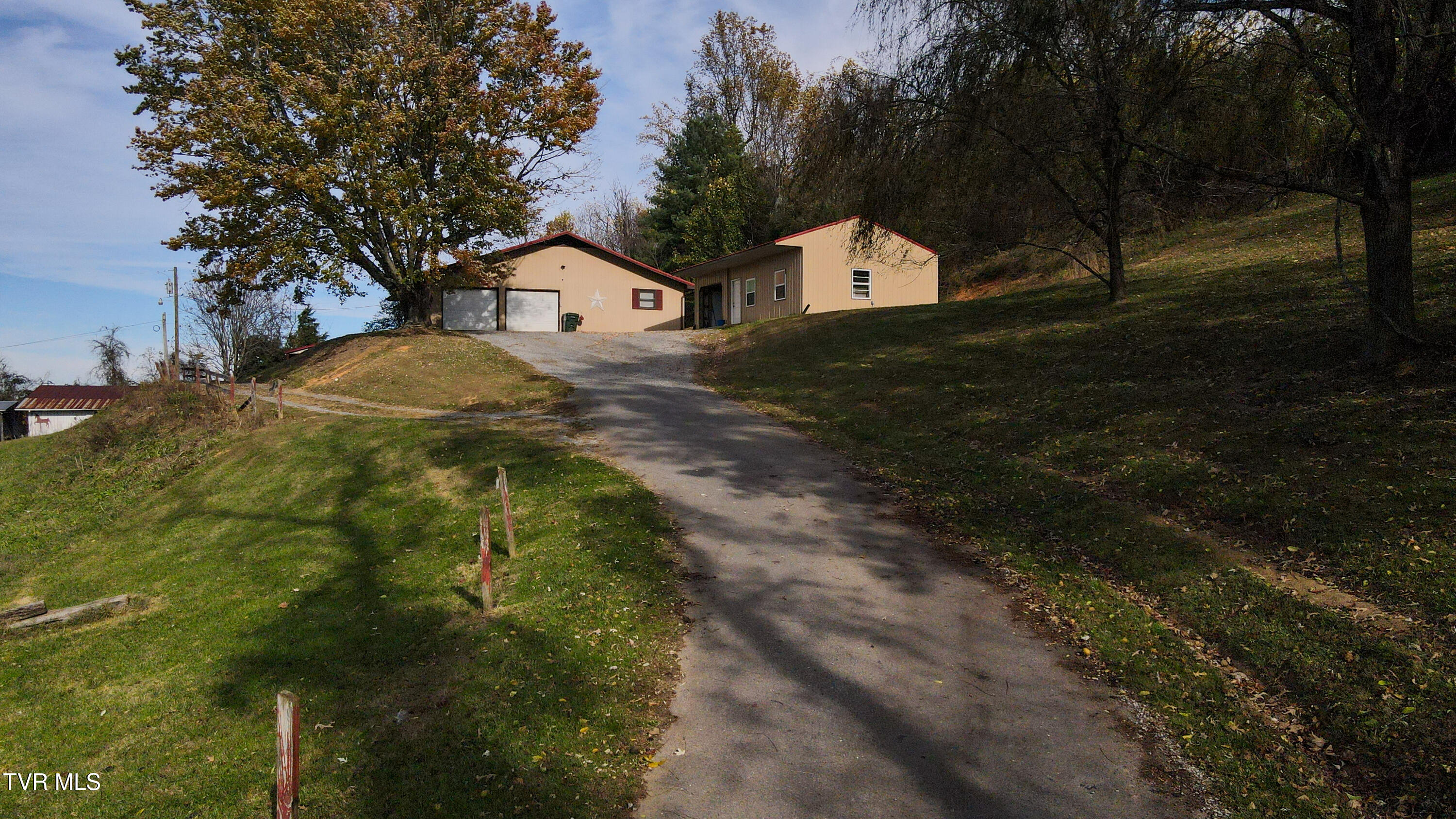 132 Hankal Road Gray, TN 37615 - Photo 5 of 51 dji_fly_20251105_135446_566_176246430700