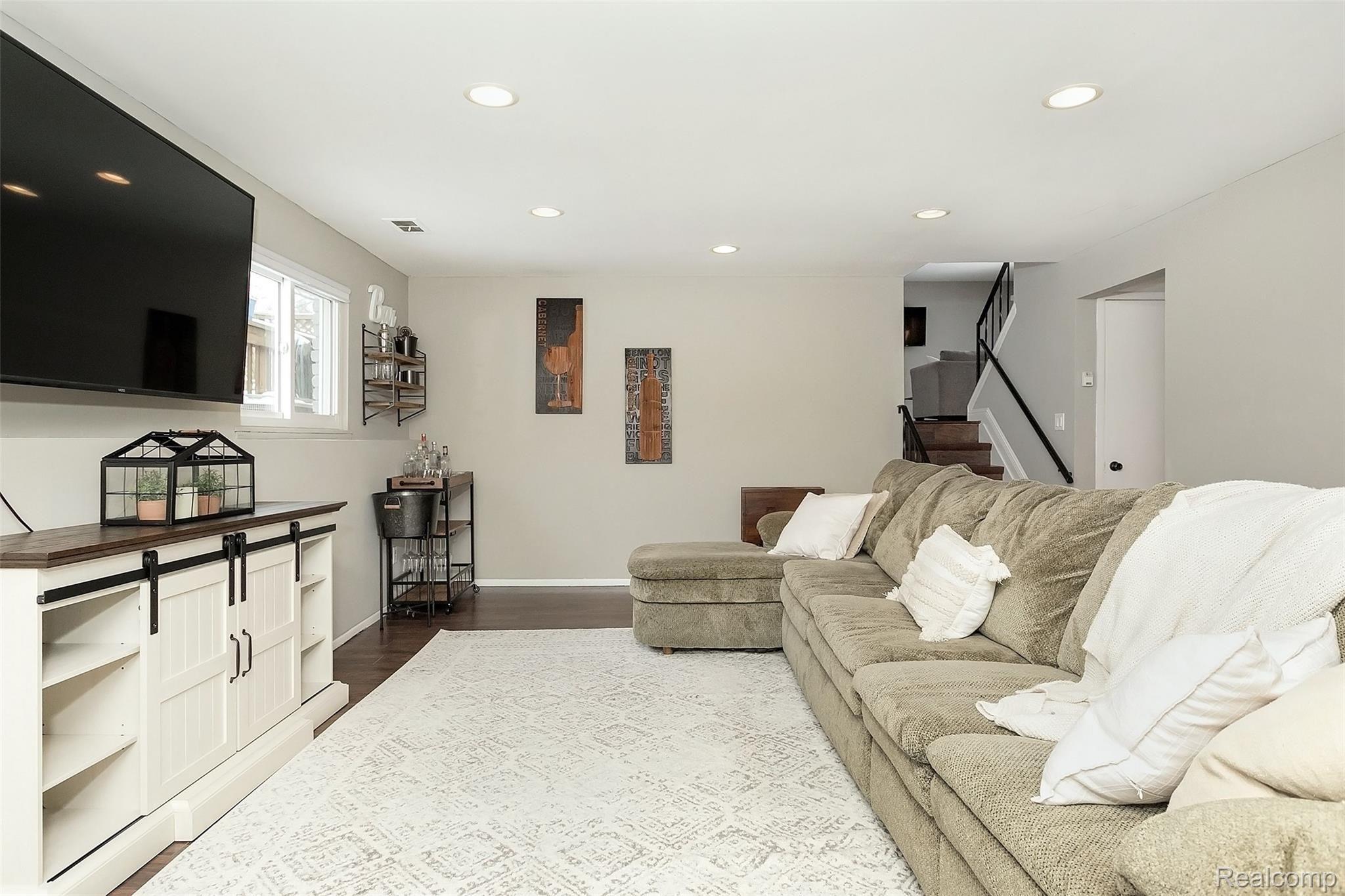 3684 Jennifer Drive Sterling Heights, MI 48310 - Photo 28 of 39 Family room