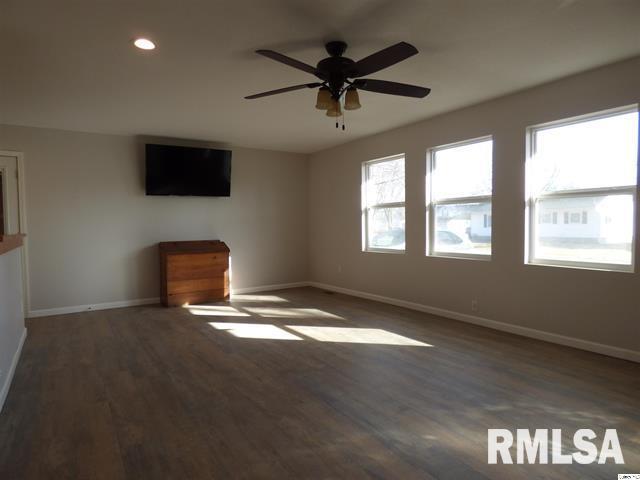 210 East Prairie Street Camp Point, IL 62320 - Photo 3 of 9 Gallery Image 3