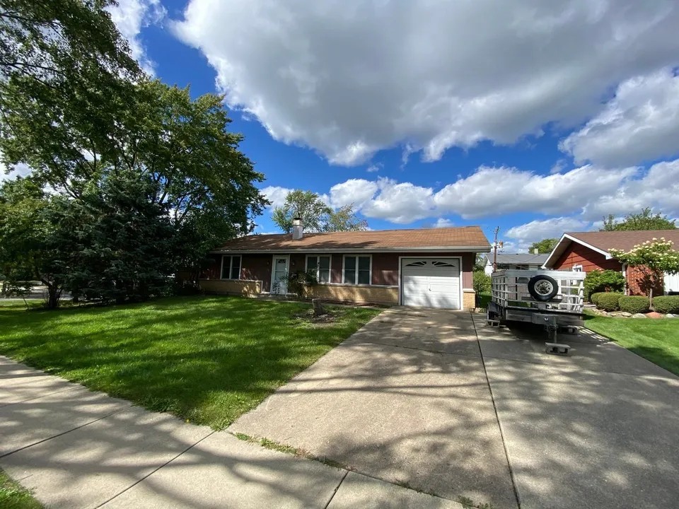 1530 Hassell Road Hoffman Estates, IL 60169 - Photo 2 of 9