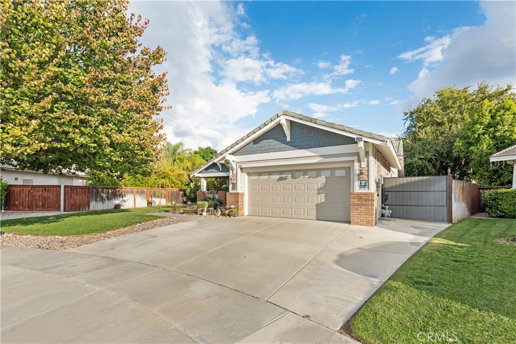 236 Jam Street Hemet, CA 92544 - Photo 2 of 36 a front view of a house with a yard and garage