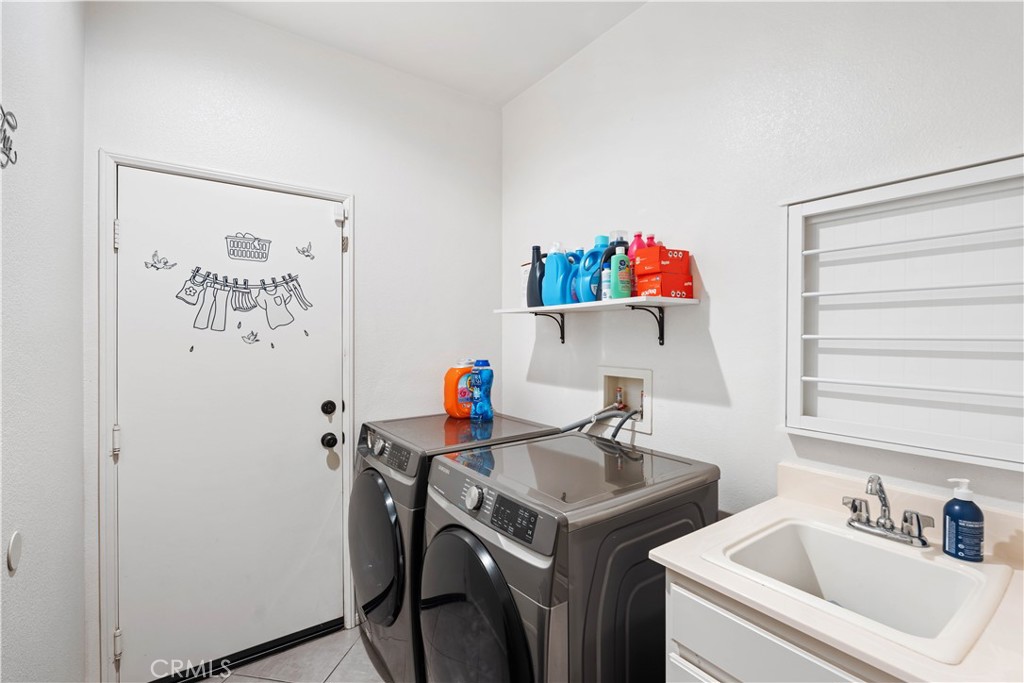 236 Jam Street Hemet, CA 92544 - Photo 29 of 36 a utility room with sink dryer and washer