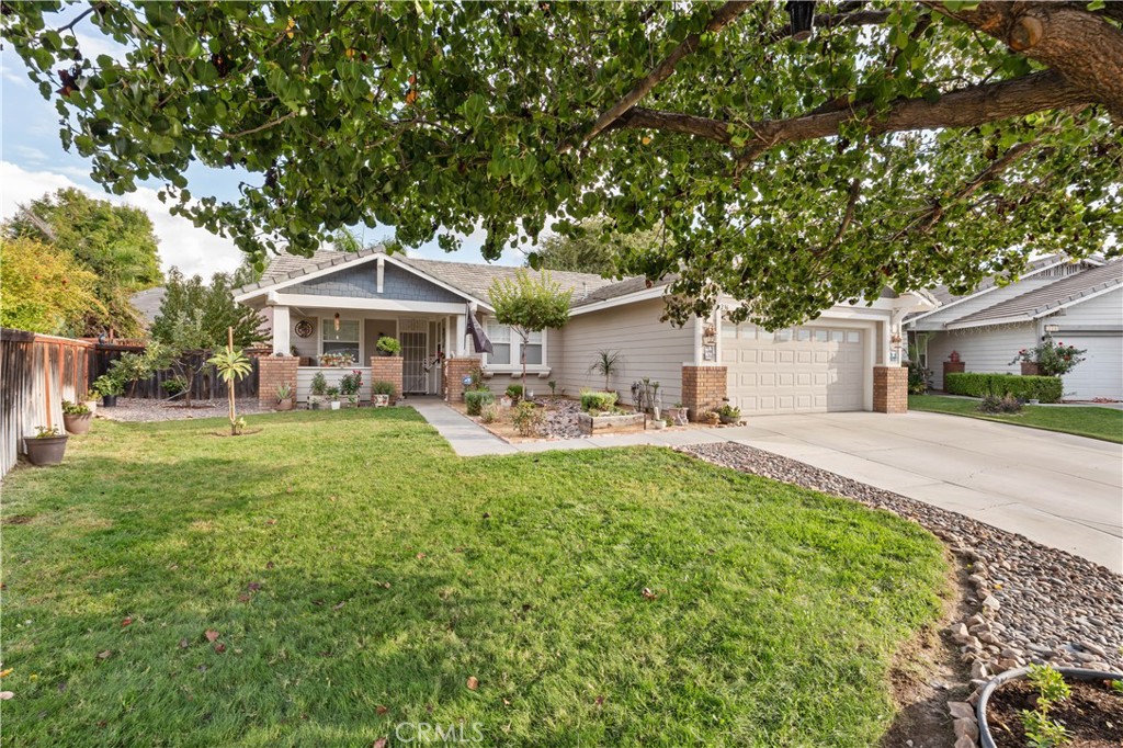 236 Jam Street Hemet, CA 92544 - Photo 4 of 36 a front view of a house with garden