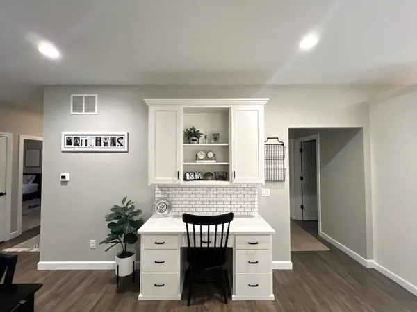 $223,000 | 413 South Moore Street, Clinton, IL 61727