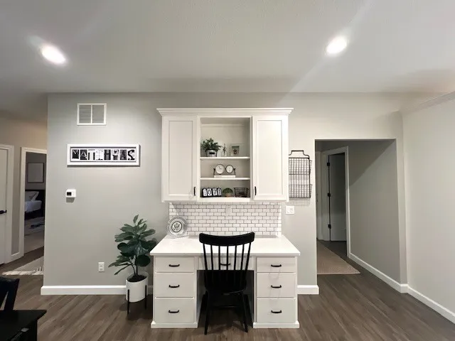 $229,900 | 413 South Moore Street, Clinton, IL 61727