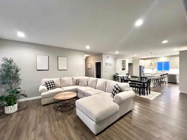 $229,900 | 413 South Moore Street, Clinton, IL 61727