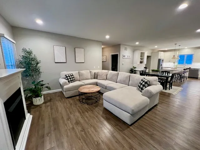 $229,900 | 413 South Moore Street, Clinton, IL 61727