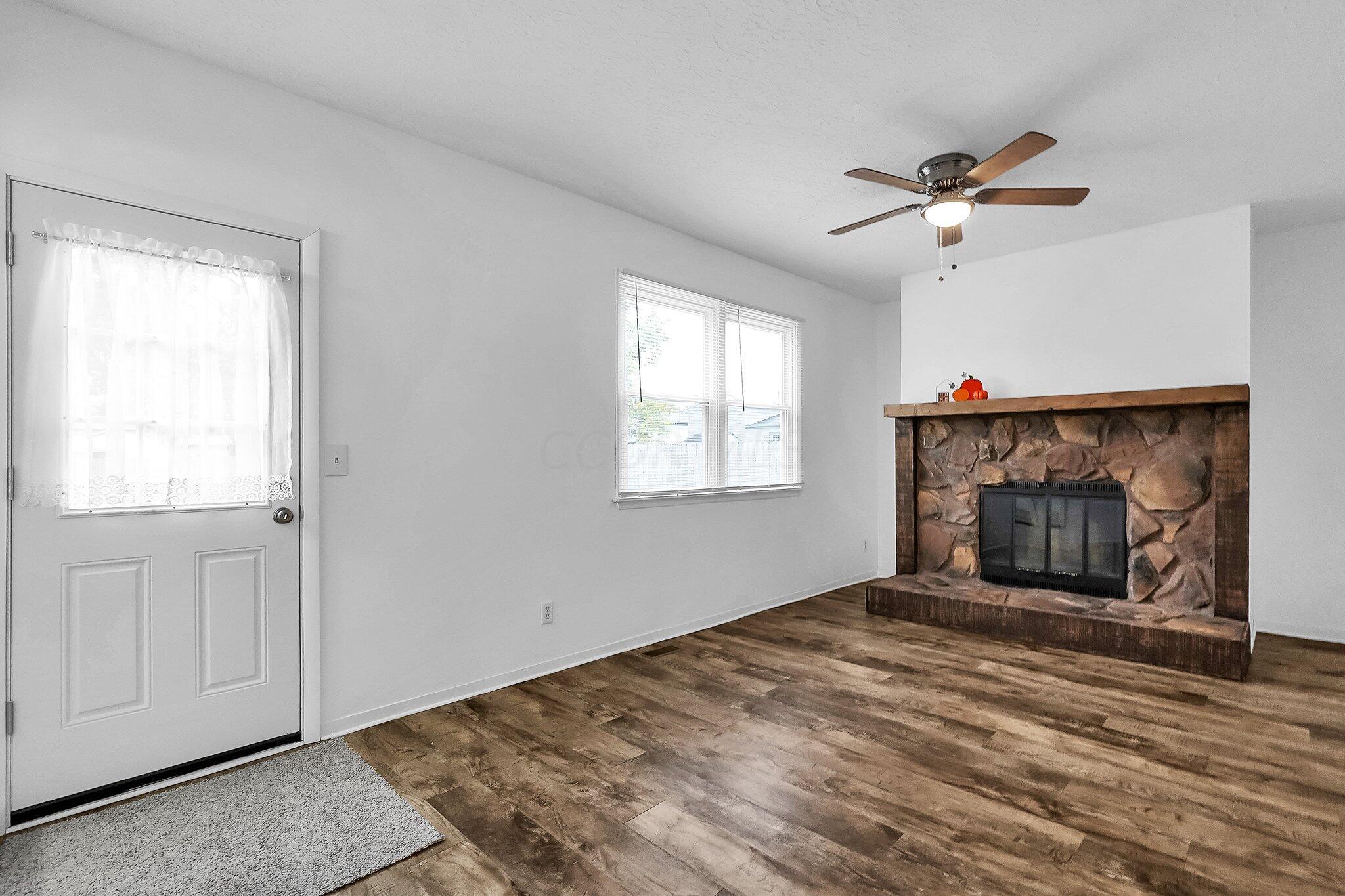 5921 Parkglen Road Galloway, OH 43119 - Photo 10 of 29 Family Room w/WBFP