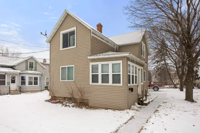 $200,000 | 212 Chute Street, Menasha, WI 54952