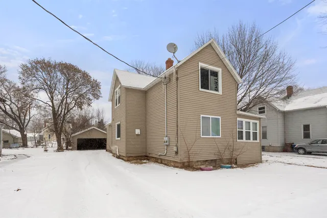 $200,000 | 212 Chute Street, Menasha, WI 54952