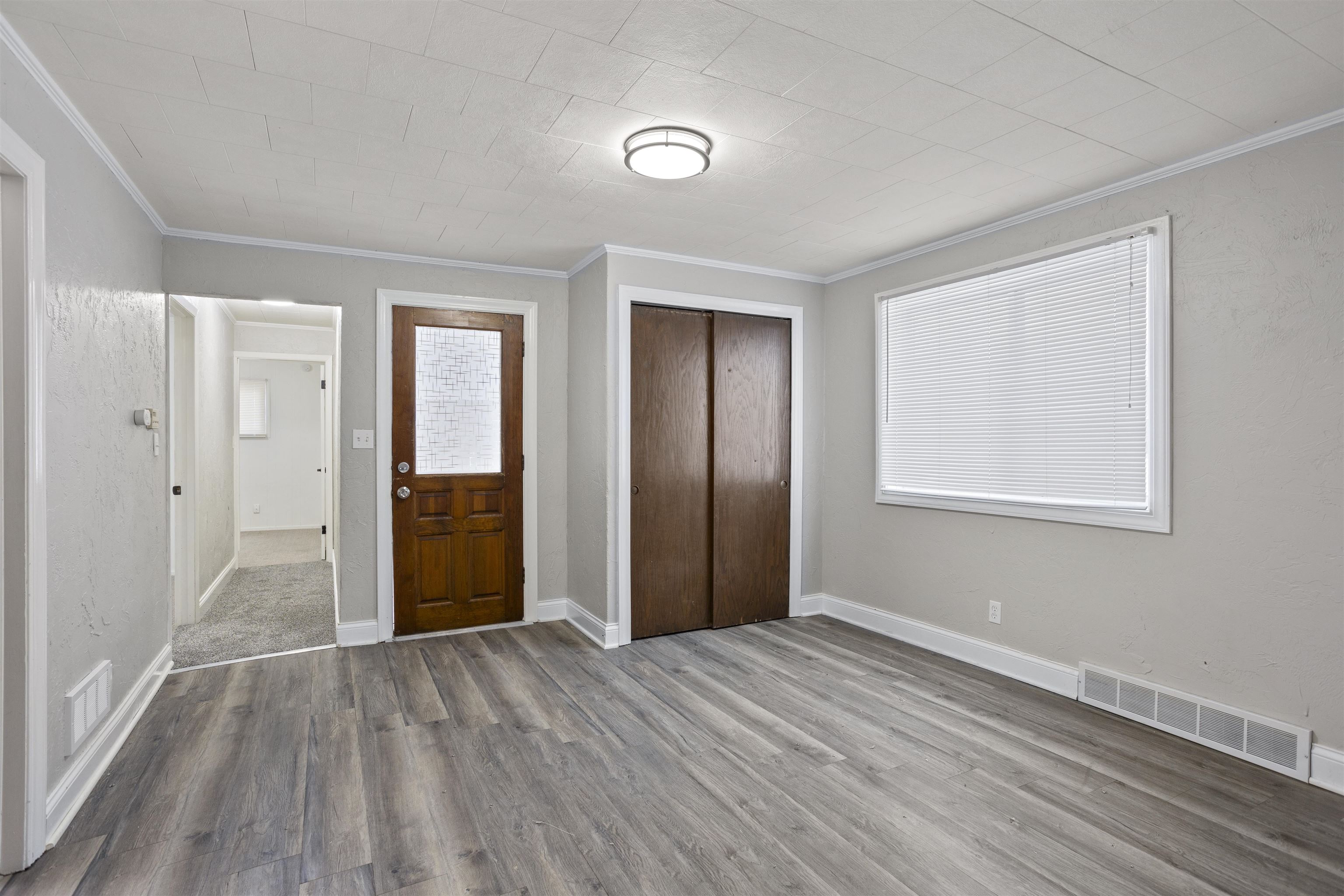 212 Chute Street Menasha, WI 54952 - Photo 3 of 11