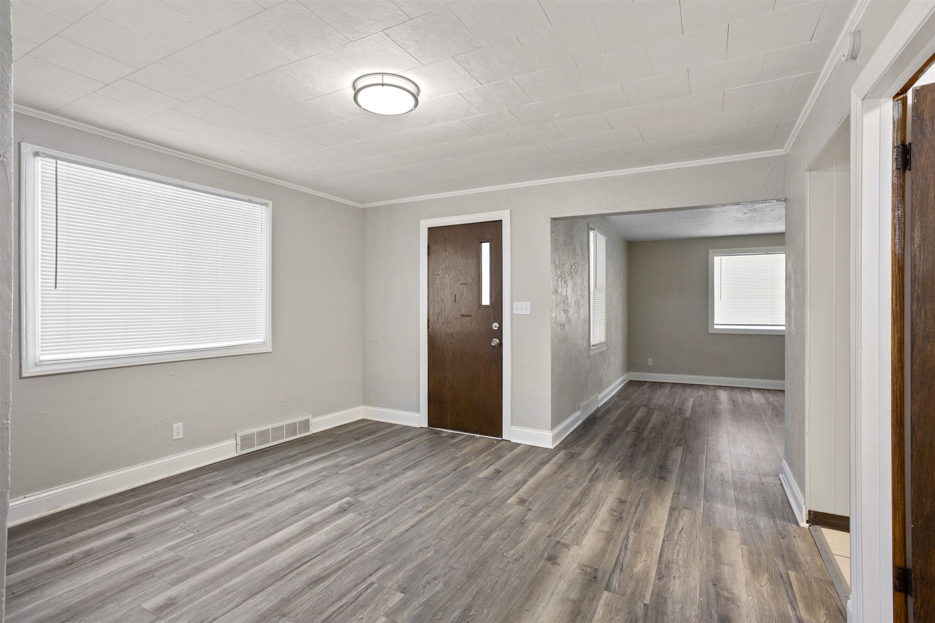 212 Chute Street Menasha, WI 54952 - Photo 4 of 11