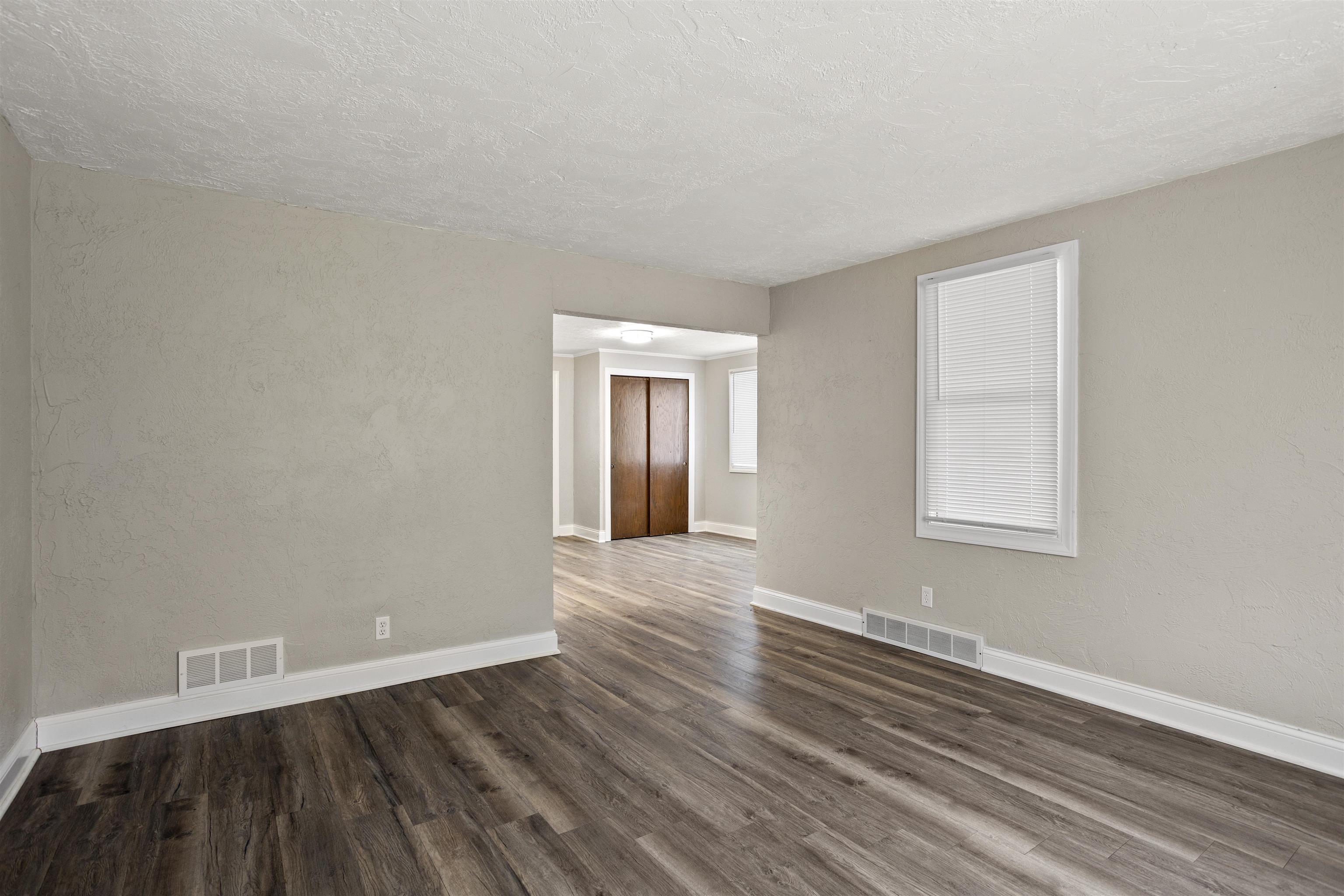 212 Chute Street Menasha, WI 54952 - Photo 6 of 11