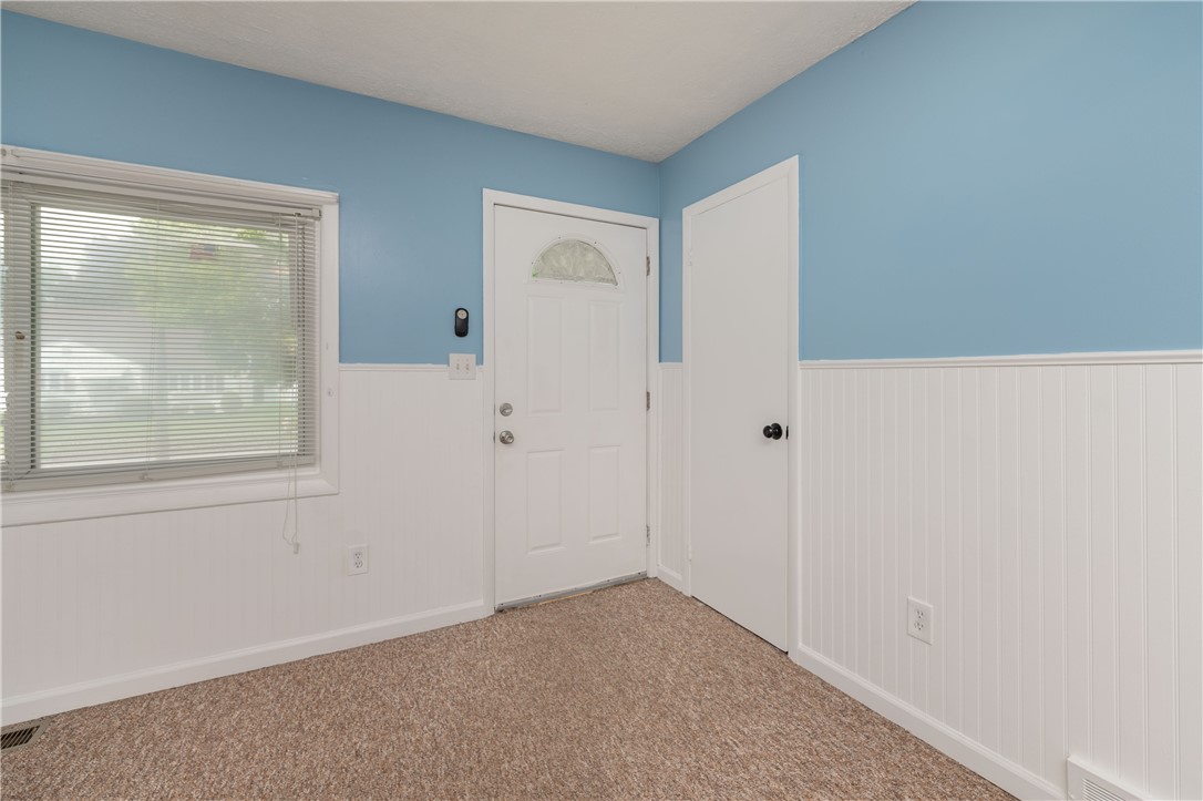 140 Abbott Street Rochester, NY 14606 - Photo 4 of 41