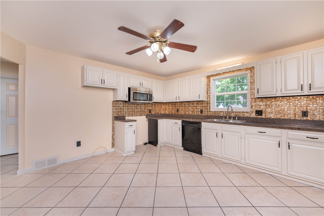 140 Abbott Street Rochester, NY 14606 - Photo 10 of 41