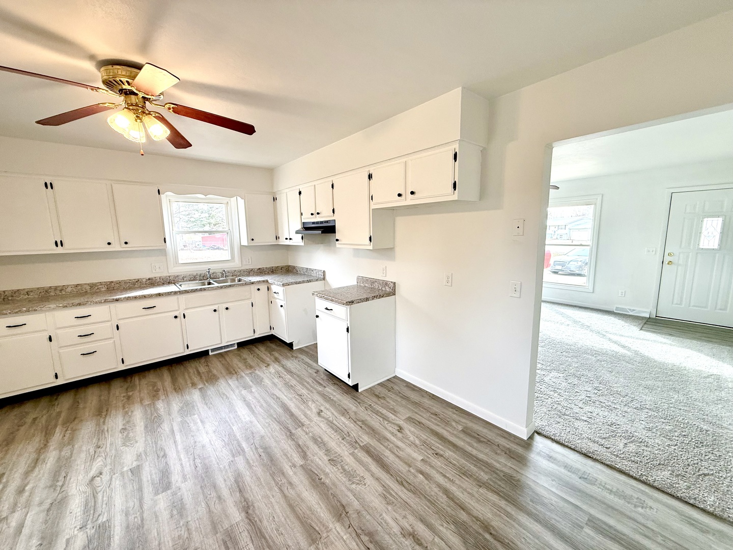 1426 Kings Court Colona, IL 61241 - Photo 7 of 31