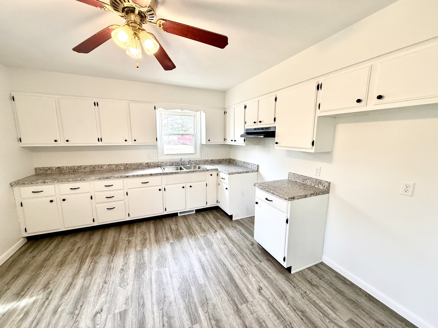 1426 Kings Court Colona, IL 61241 - Photo 8 of 31