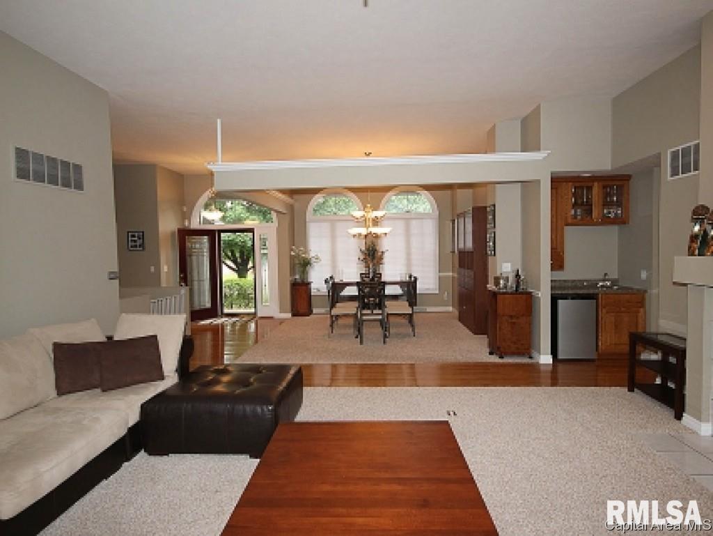 3904 Rocky Falls Road Springfield, IL 62711 - Photo 2 of 22