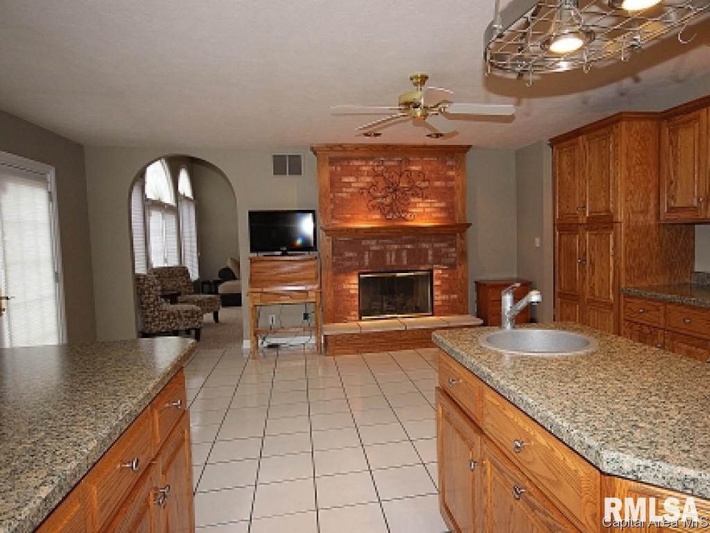 3904 Rocky Falls Road Springfield, IL 62711 - Photo 8 of 22