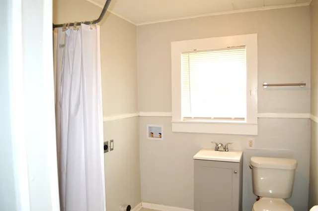 $900 | 308 West Sidnor Street, Alvin, TX 77511