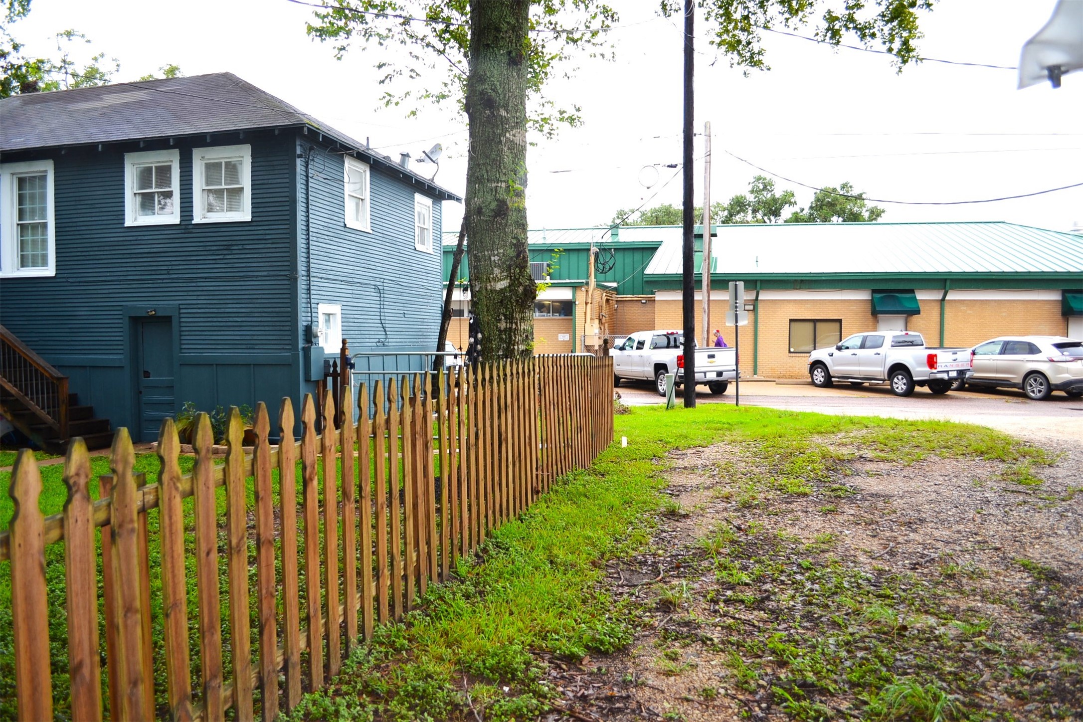 308 West Sidnor Street Alvin, TX 77511 - Photo 17 of 17 Parking outside alongside fence yard.