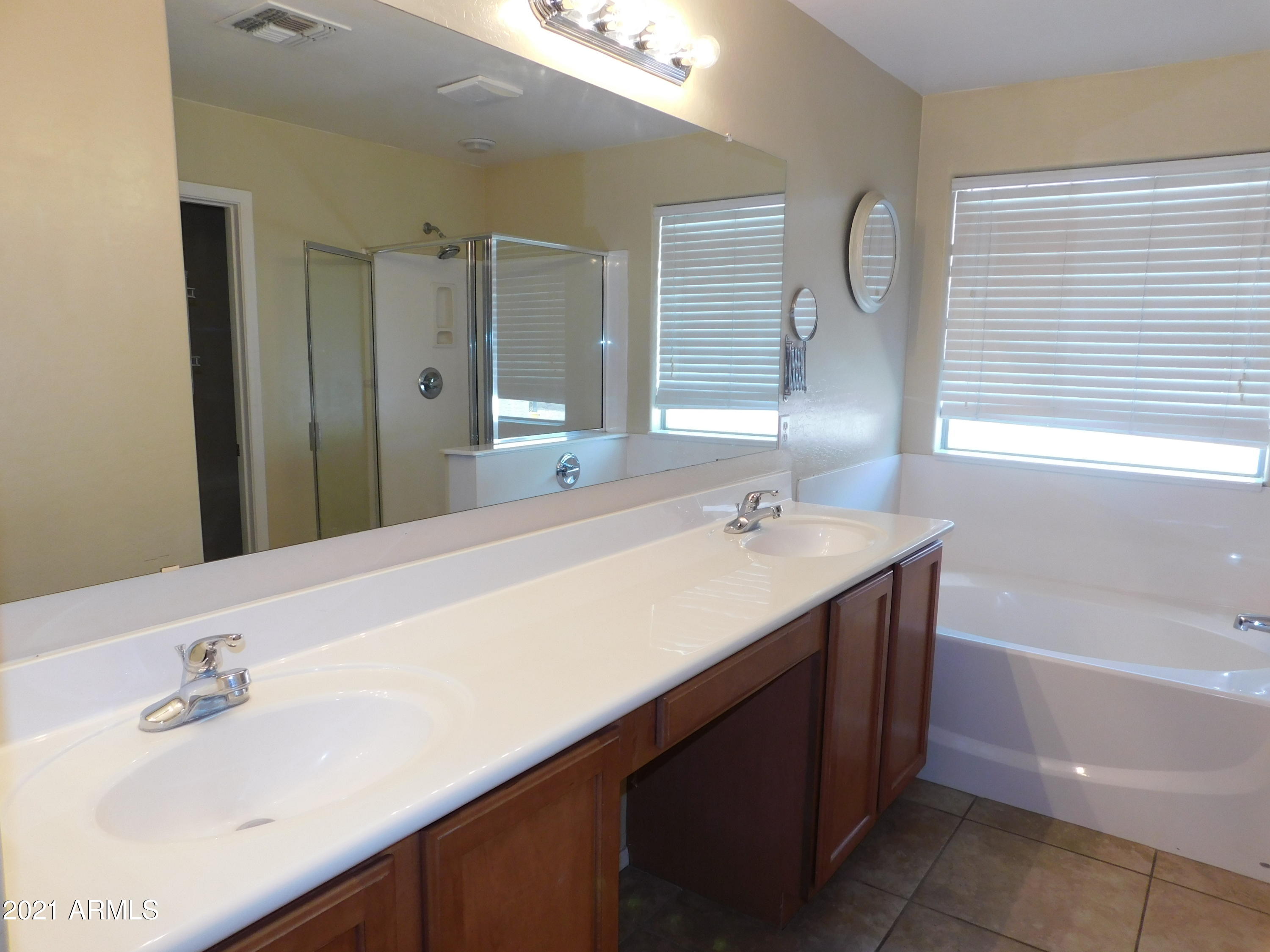 4308 West Alta Vista Road Laveen, AZ 85339 - Photo 18 of 39 MASTER BATH 1