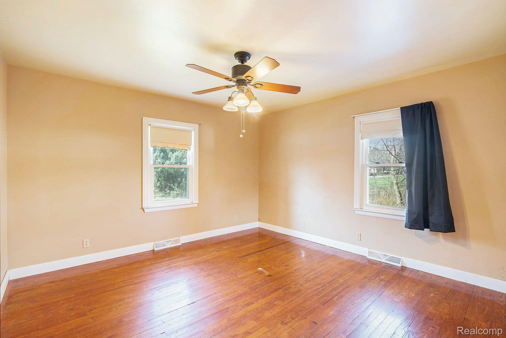 4275 Howe Road Grand Blanc, MI 48439 - Photo 16 of 24 Primary Bedroom