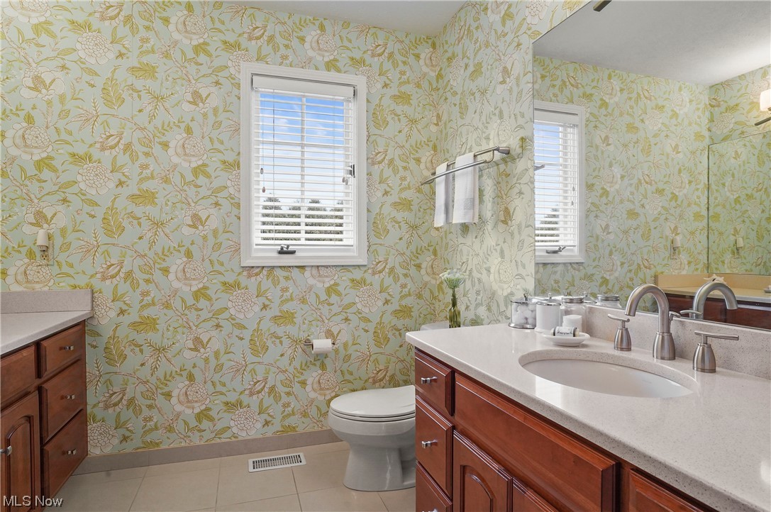 679 Sunridge Road Fairlawn, OH 44333 - Photo 30 of 40 2nd floor hall bathroom with 2 vanities