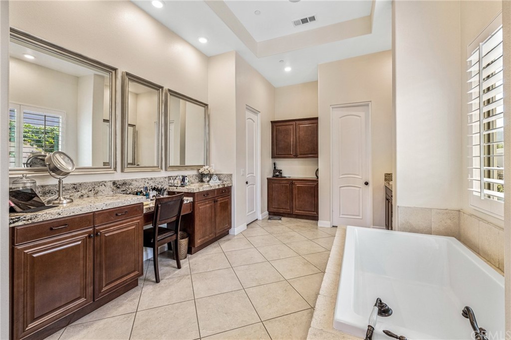 81094 Monarchos Circle La Quinta, CA 92253 - Photo 11 of 43 a spacious bathroom with a tub sink and mirror