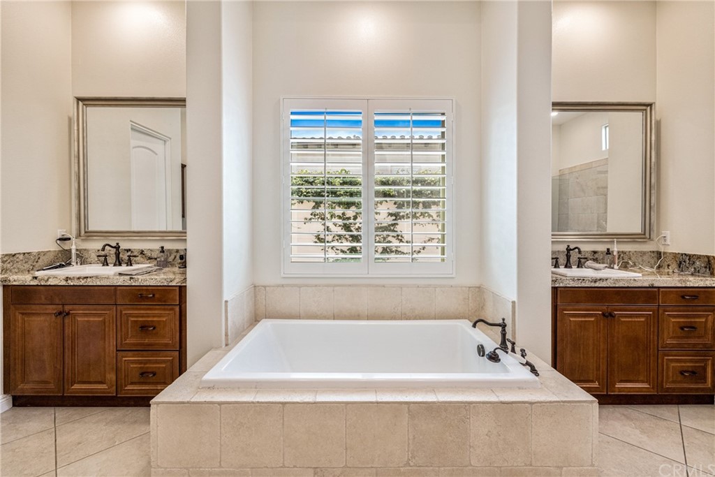 81094 Monarchos Circle La Quinta, CA 92253 - Photo 12 of 43 a spacious bathroom with a tub sink and mirror