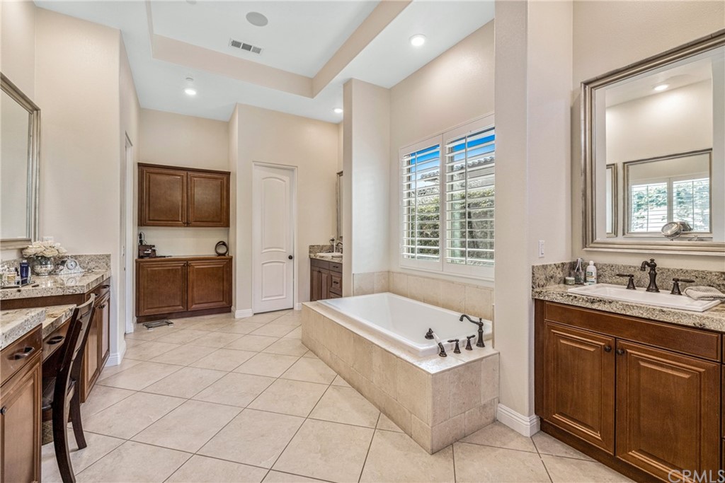 81094 Monarchos Circle La Quinta, CA 92253 - Photo 9 of 43 a spacious bathroom with a tub sink and mirror
