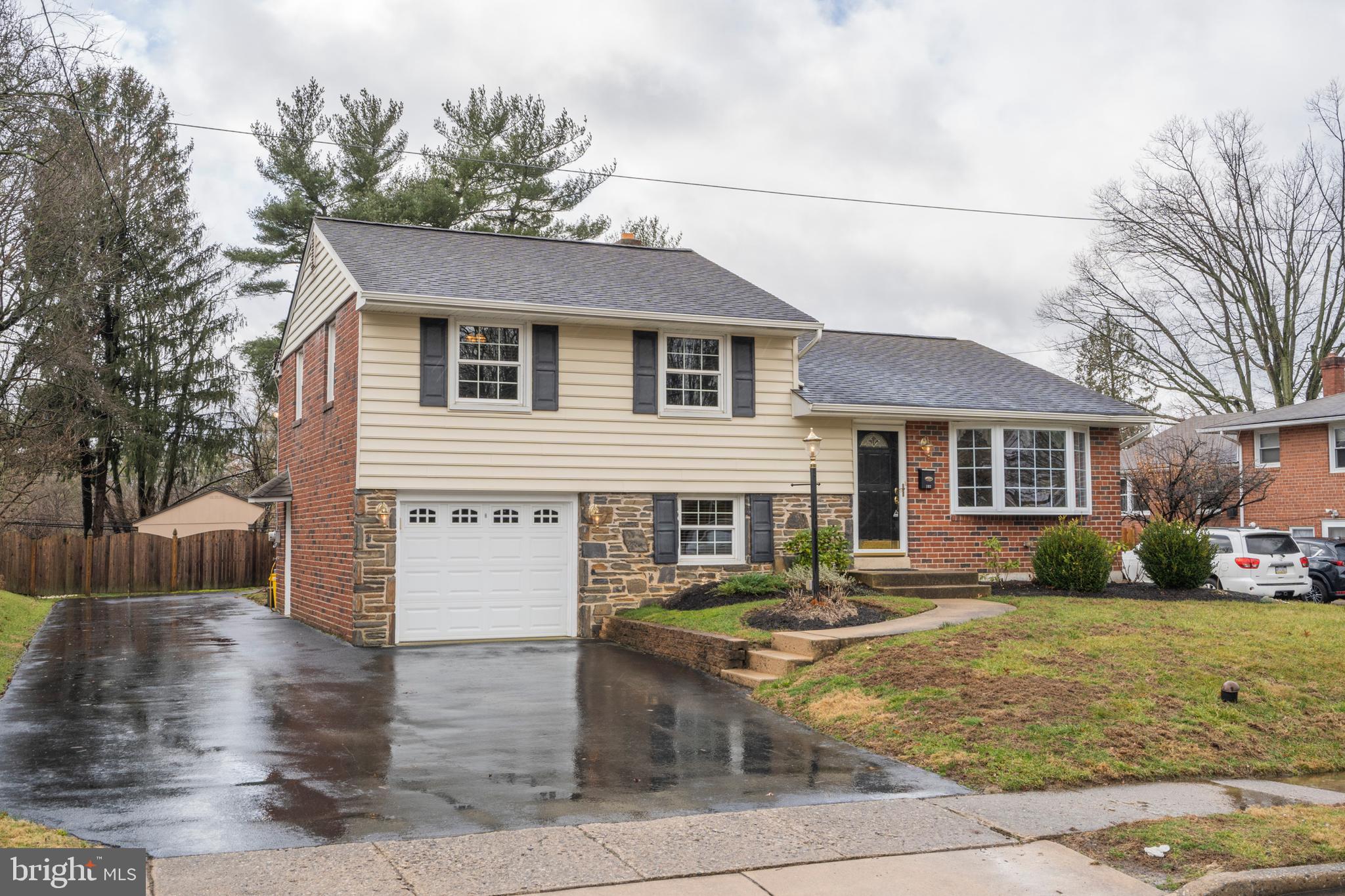 102 Penn Oak Road Flourtown, PA 19031 - Photo 1 of 27