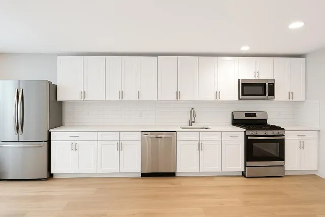 $7,999 | 507 East 80th Street, Unit PH8R | Upper East Side