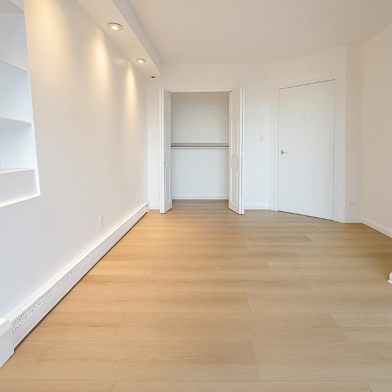 507 East 80th Street, Unit PH8R Manhattan, NY 10075 - Photo 15 of 22 a view of an empty room