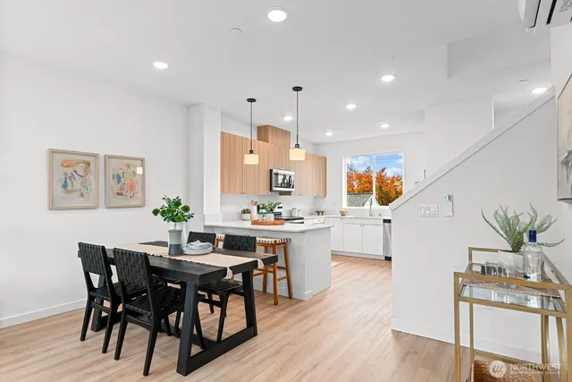 $699,950 | 1423 Southwest 111th Lane, Seattle, WA 98146