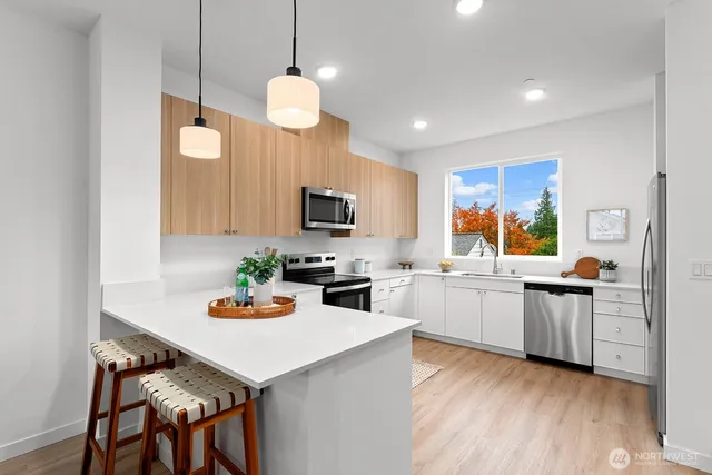 $699,950 | 1423 Southwest 111th Lane, Seattle, WA 98146