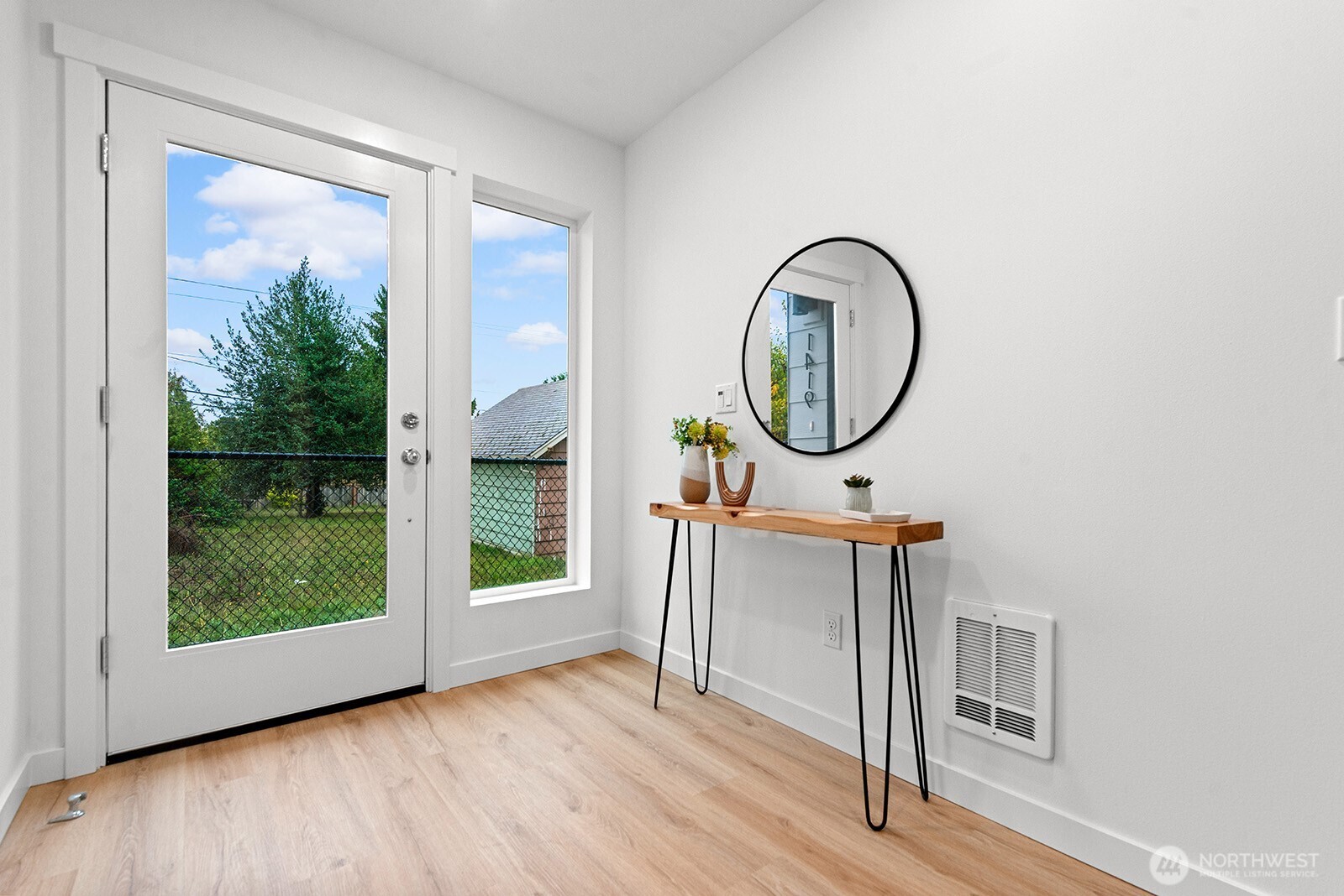 1423 Southwest 111th Lane Seattle, WA 98146 - Photo 4 of 38