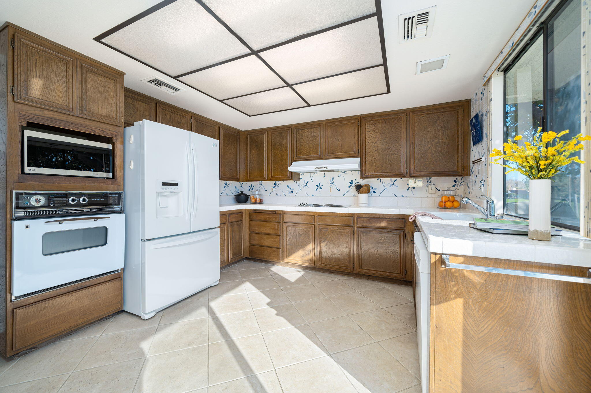 7 Leon Way Rancho Mirage, CA 92270 - Photo 28 of 45 a utility room with washer and dryer