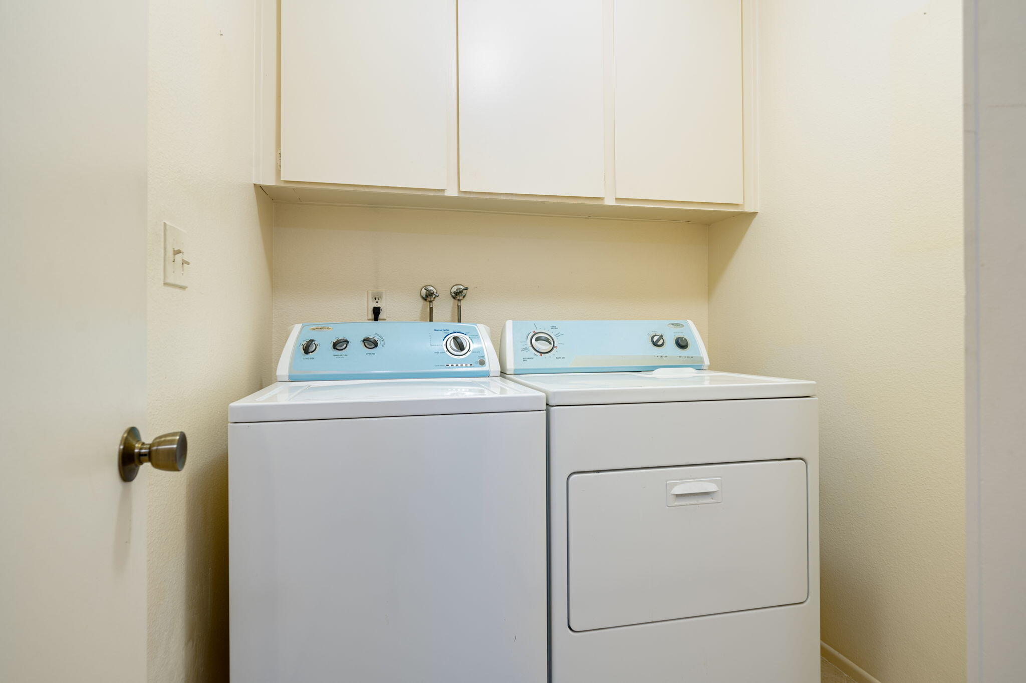 7 Leon Way Rancho Mirage, CA 92270 - Photo 29 of 45 a utility room with dryer and washer