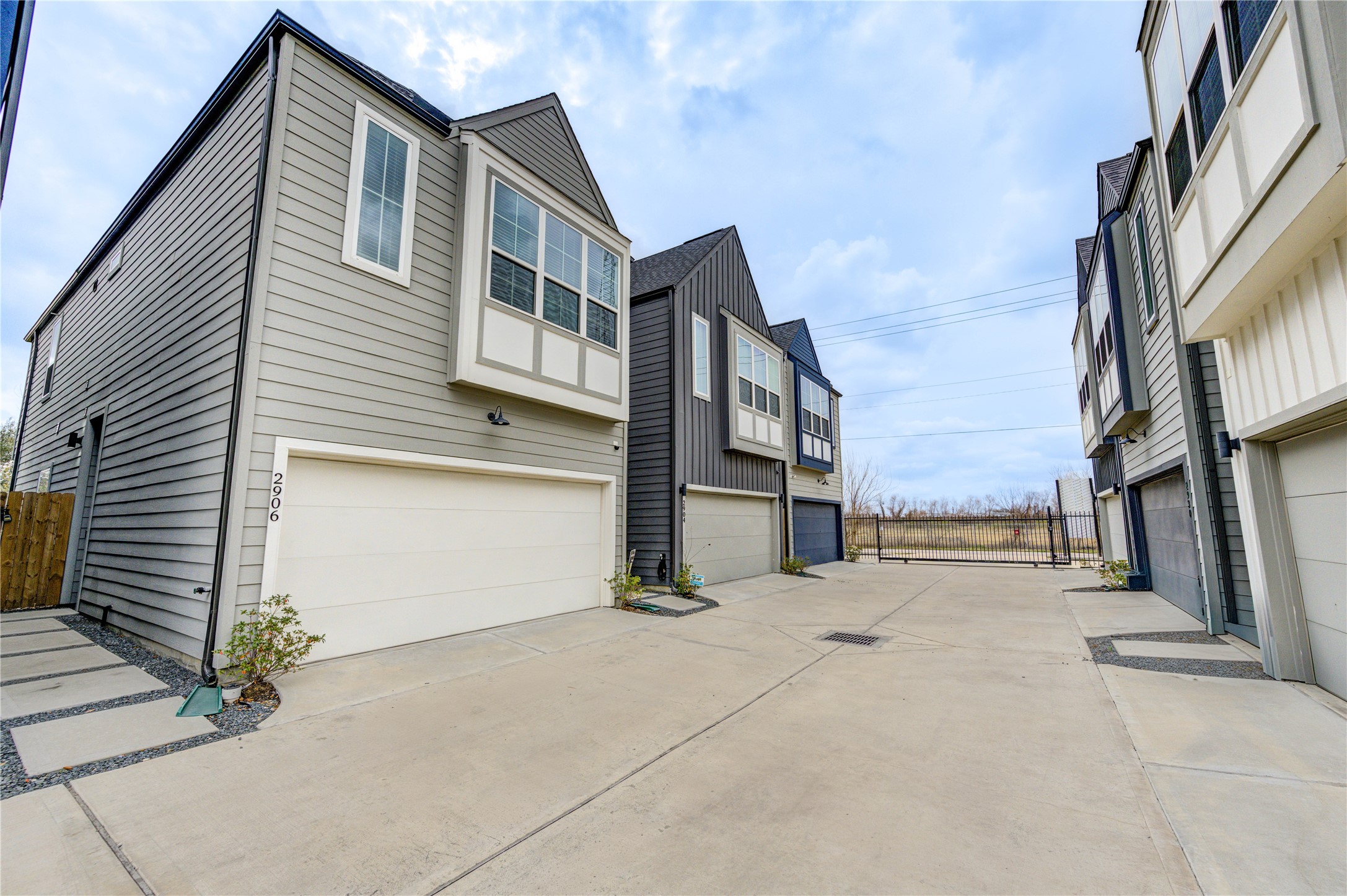 2906 Stevens Street Houston, TX 77026 - Photo 2 of 39