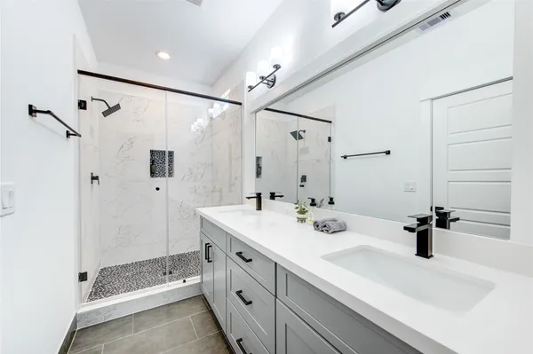 $2,200 | 2906 Stevens Street, Houston, TX 77026