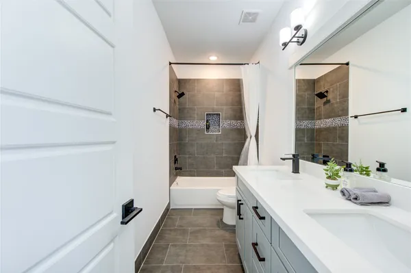 $2,200 | 2906 Stevens Street, Houston, TX 77026